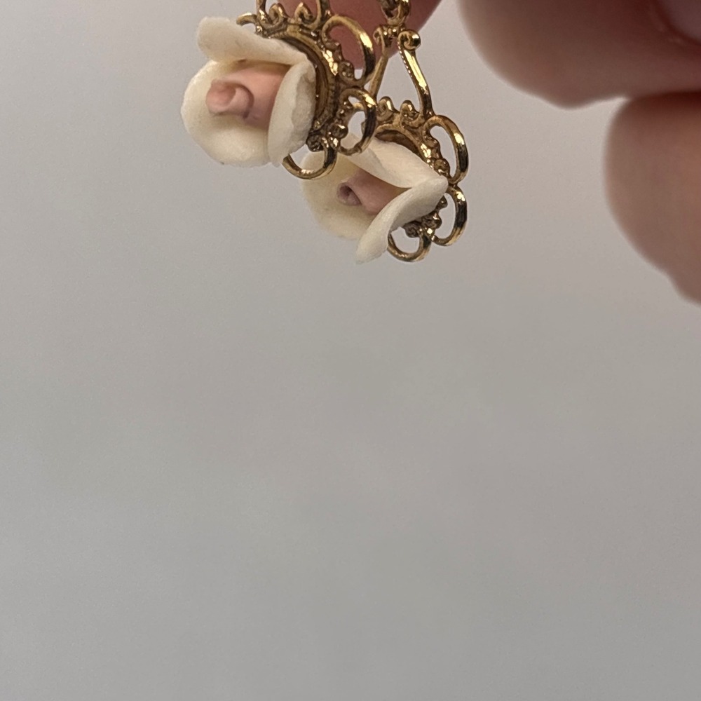 Vintage Floral‎ Dangle Earrings Gold Tone Porcelain Rose